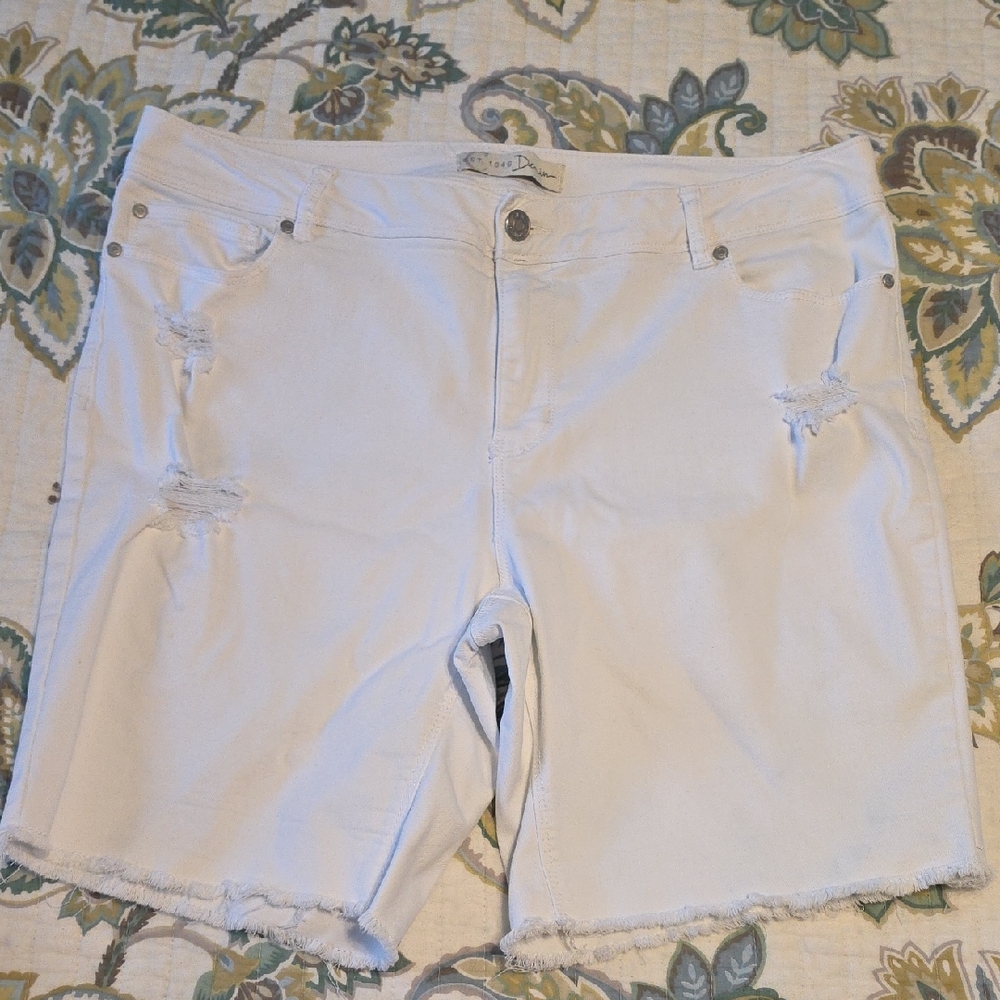 Women’s White Distressed Denim Shorts with Frayed Hem